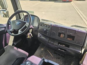 Deska rozdzielcza i stanowisko kierowcy — MAN 12.220 TGL ENGINE BROKEN z 2010 roku