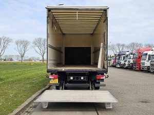 Przestrzeń ładunkowa — MAN 18.250 TGM TAILLIFT NL-TRUCK z 2010 roku