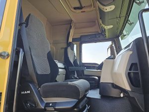 Wnętrze kabiny — MAN 18.400 TGS z 2020 roku
