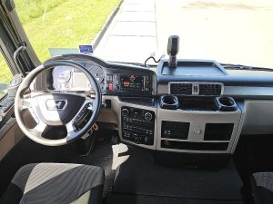 Deska rozdzielcza i stanowisko kierowcy — MAN 18.400 TGS z 2020 roku