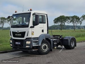 Strona kierowcy z przodu — MAN 18.420 TGS z 2017 roku
