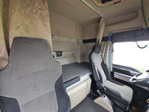 Fotele i leżanka w kabinie — MAN 18.430 TGS 4X4H ALCOA'S PTO+HYD z 2020 roku