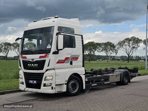 Strona kierowcy z przodu — MAN 18.460 TGX z 2017 roku