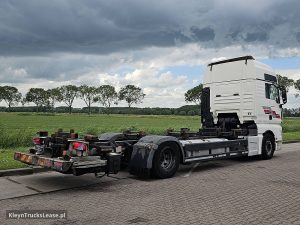 Strona pasażera z tyłu — MAN 18.460 TGX z 2017 roku