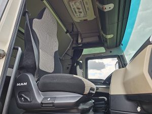 Wnętrze kabiny — MAN 18.460 TGX z 2017 roku