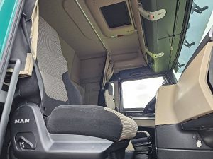 Wnętrze kabiny — MAN 18.500 TGX 25M5 ALU CEREAL OVA z 2019 roku
