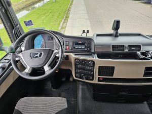 Deska rozdzielcza i stanowisko kierowcy — MAN 18.500 TGX 25M5 ALU CEREAL OVA z 2019 roku
