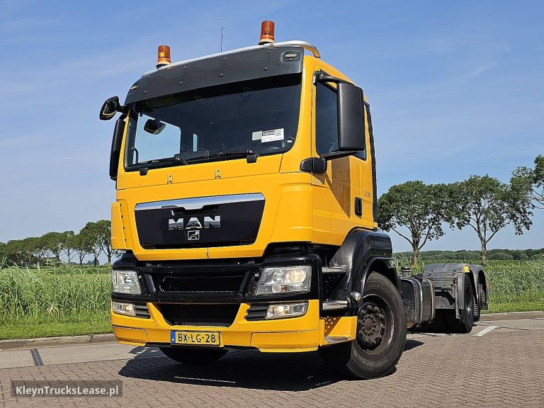MAN 26.360 TGS 6X2-4 MANUAL 9T FA z 2010 roku, podwozie z kabiną z zagranicy — przód pojazdu