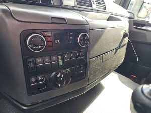 Wyposażenie specjalne wnętrza, ujęcie 4 — MAN 26.400 TGS 6X4H-4 EEV HMF CRANE z 2012 roku