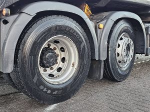 Opony z dobrym bieżnikiem, ujęcie 2 — MAN 26.420 TGS MEILLER AK 16 NT z 2018 roku