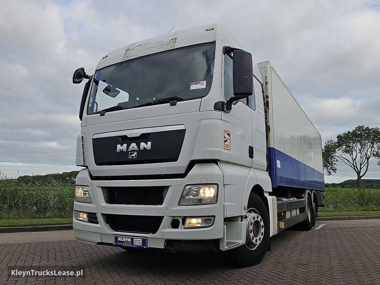 MAN 26.440 TGX 6X2 TAILLIFT z 2009 roku, kontener z zagranicy — przód pojazdu