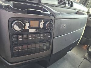 Wyposażenie specjalne wnętrza, ujęcie 4 — MAN 26.440 TGX 6X2 TAILLIFT z 2009 roku