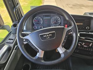Wyposażenie specjalne wnętrza, ujęcie 2 — MAN 26.440 TGX 6X2 TAILLIFT z 2009 roku