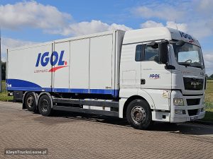 Strona pasażera z przodu — MAN 26.440 TGX 6X2 TAILLIFT z 2009 roku