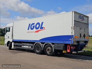 Strona kierowcy z tyłu — MAN 26.440 TGX 6X2 TAILLIFT z 2009 roku