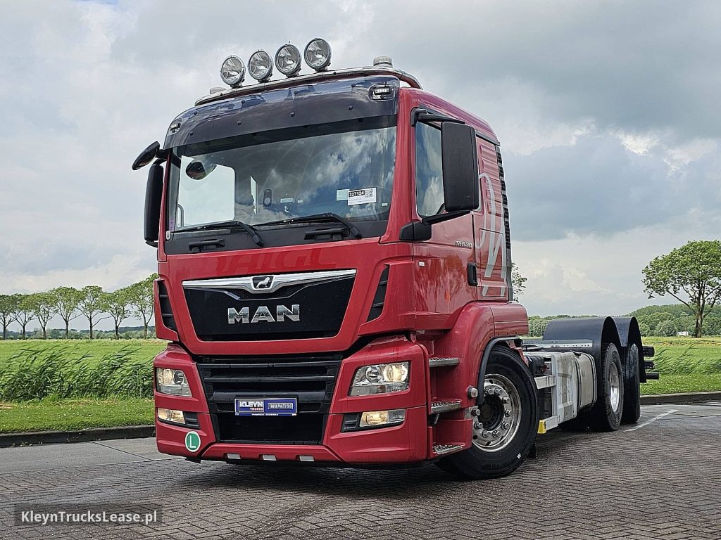MAN 26.500 TGX 6x2*4 z 2019 roku, podwozie z kabiną z zagranicy — przód pojazdu