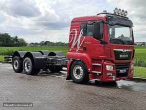 Strona pasażera z przodu — MAN 26.500 TGX 6x2*4 z 2019 roku