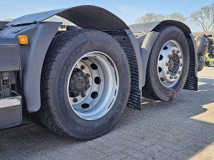 Opony z dobrym bieżnikiem — MAN 26.510 TGX GX 6X2 INTARDER z 2022 roku