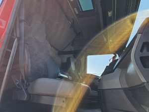 Wnętrze kabiny — MAN 26.510 TGX GX 6X2 INTARDER z 2022 roku
