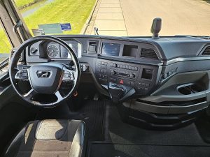 Deska rozdzielcza i stanowisko kierowcy — MAN 26.510 TGX GX 6X2 INTARDER z 2022 roku