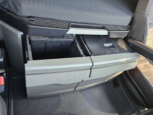 Wyposażenie specjalne wnętrza — MAN 26.510 TGX GX 6X2 INTARDER z 2022 roku