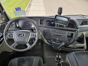 Deska rozdzielcza i stanowisko kierowcy — MAN 41.360 TGS 8X4 TRANSLIFT CHAIN z 2021 roku
