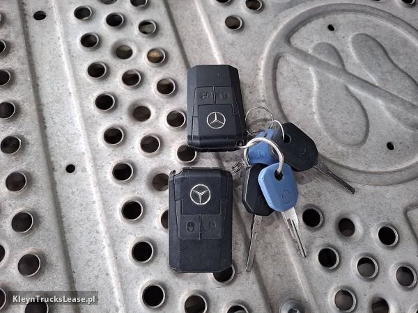 Mercedes-Benz ACTROS 1836 z 2018 roku, ciągnik siodłowy z zagranicy