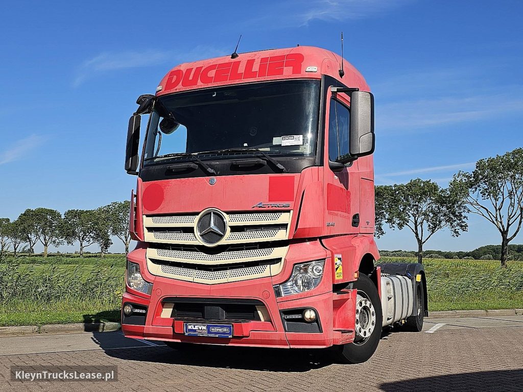 Mercedes-Benz ACTROS 1845 LS z 2015 roku, ciągnik siodłowy z zagranicy — przód pojazdu