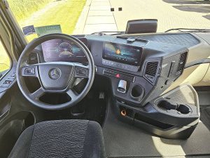 Deska rozdzielcza i stanowisko kierowcy — Mercedes-Benz ACTROS 1845 LS 4X4 HAD PTO+HYDR RET z 2022 roku