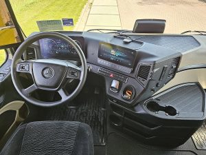 Deska rozdzielcza i stanowisko kierowcy — Mercedes-Benz ACTROS 1848 LS MP5 RETARDER XENON z 2020 roku