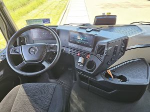Deska rozdzielcza i stanowisko kierowcy — Mercedes-Benz ACTROS 1848 LS Streamspace 2,50 z 2023 roku