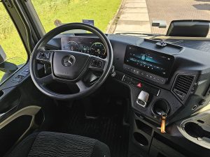 Deska rozdzielcza i stanowisko kierowcy — Mercedes-Benz ACTROS 1853 LS MP5 RETARDER 2X TANK z 2021 roku