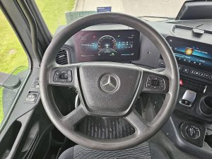 Wyposażenie specjalne wnętrza — Mercedes-Benz ACTROS 2043 AS steel suspension z 2020 roku