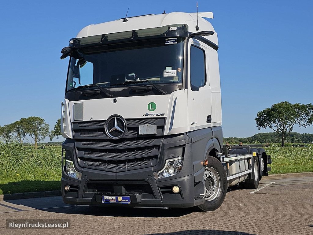 Mercedes-Benz ACTROS 2545 6X2 OILRETARDER z 2022 roku, system BDF z zagranicy — przód pojazdu