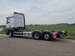 Strona kierowcy z tyłu — Mercedes-Benz ACTROS 2548 6X2 RETARDER WB490 z 2021 roku
