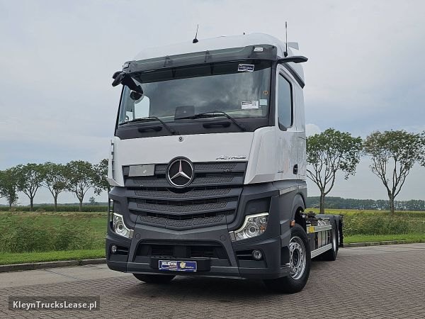 Mercedes-Benz ACTROS 2548 6X2 RETARDER WB490 z 2021 roku, system BDF z zagranicy — przód pojazdu