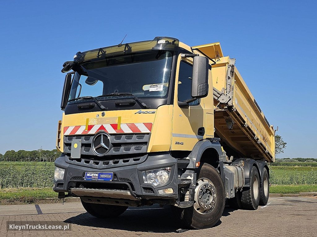 Mercedes-Benz ACTROS 2643 z 2015 roku, wywrotka z zagranicy — przód pojazdu