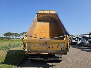 Przestrzeń ładunkowa — Mercedes-Benz ACTROS 2643 z 2015 roku