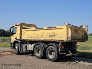 Strona kierowcy z tyłu — Mercedes-Benz ACTROS 2643 z 2015 roku