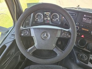 Wyposażenie specjalne wnętrza — Mercedes-Benz ACTROS 2643 z 2015 roku