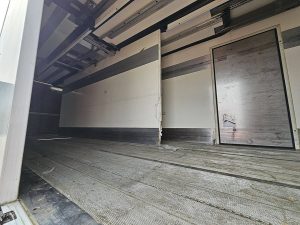 Przestrzeń ładunkowa — Mercedes-Benz ANTOS 1835 FRIGO TAILLIFT z 2014 roku
