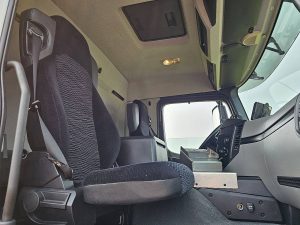 Wnętrze kabiny — Mercedes-Benz ANTOS 1835 FRIGO TAILLIFT z 2014 roku