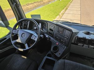 Deska rozdzielcza i stanowisko kierowcy — Mercedes-Benz ANTOS 1927 CTE SKYLIFT 29.6M z 2016 roku