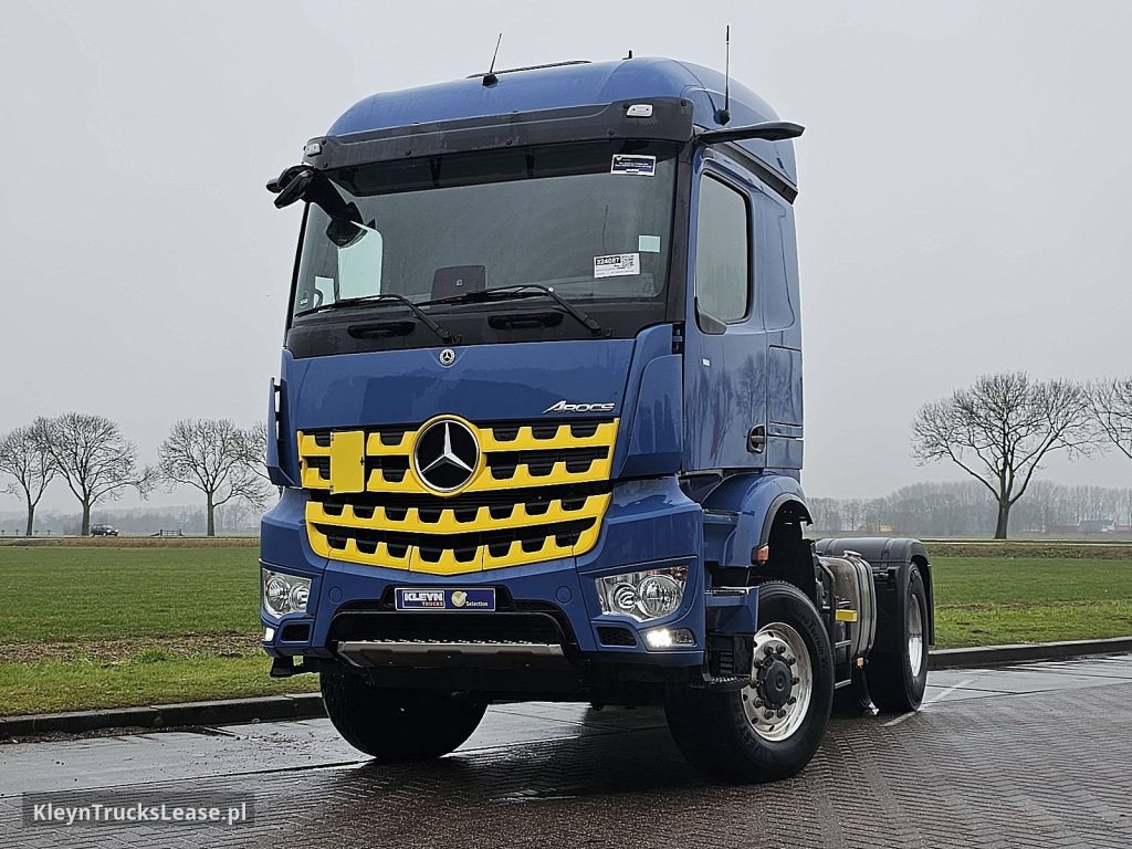 Mercedes-Benz AROCS 1843 4X4 ALLRAD PTO MP5 z 2020 roku, ciągnik siodłowy z zagranicy — przód pojazdu
