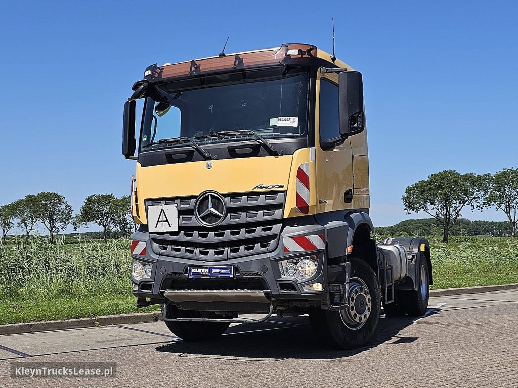 Mercedes-Benz AROCS 1843 AROCs 2043 AS z 2018 roku, ciągnik siodłowy z zagranicy — przód pojazdu