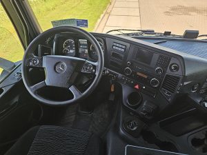 Deska rozdzielcza i stanowisko kierowcy — Mercedes-Benz AROCS 1843 AROCs 2043 AS z 2018 roku