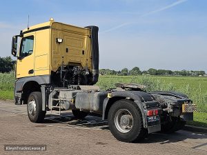 Strona kierowcy z tyłu — Mercedes-Benz AROCS 1843 AROCS 2043 AS z 2020 roku
