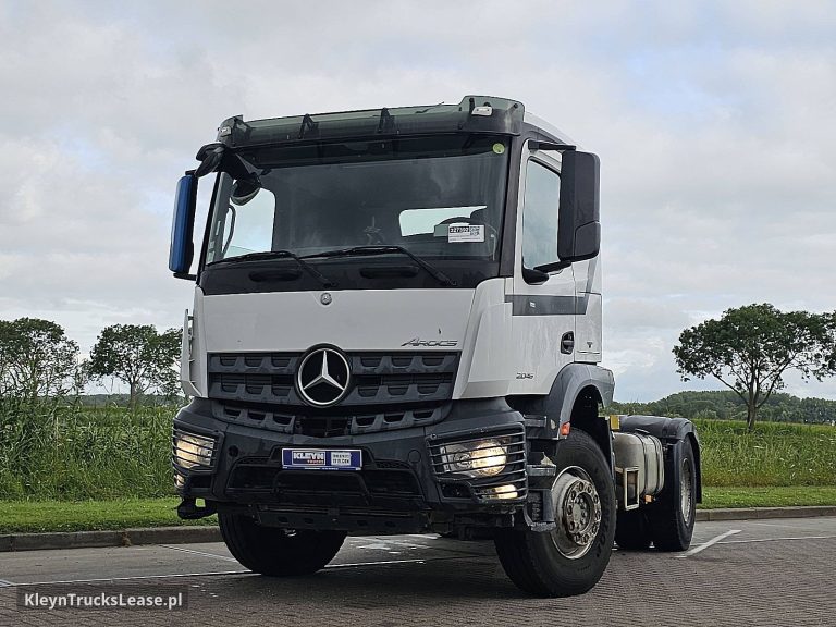 Mercedes-Benz AROCS 1846 z 2018 roku, ciągnik siodłowy z zagranicy — przód pojazdu