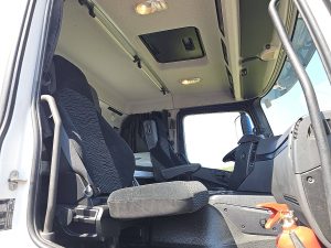Wnętrze kabiny — Mercedes-Benz AROCS 1846 2046 RET. PTO+HYDR. z 2018 roku
