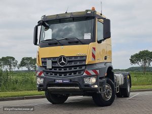 Przód pojazdu — Mercedes-Benz AROCS 2043 AS z 2018 roku